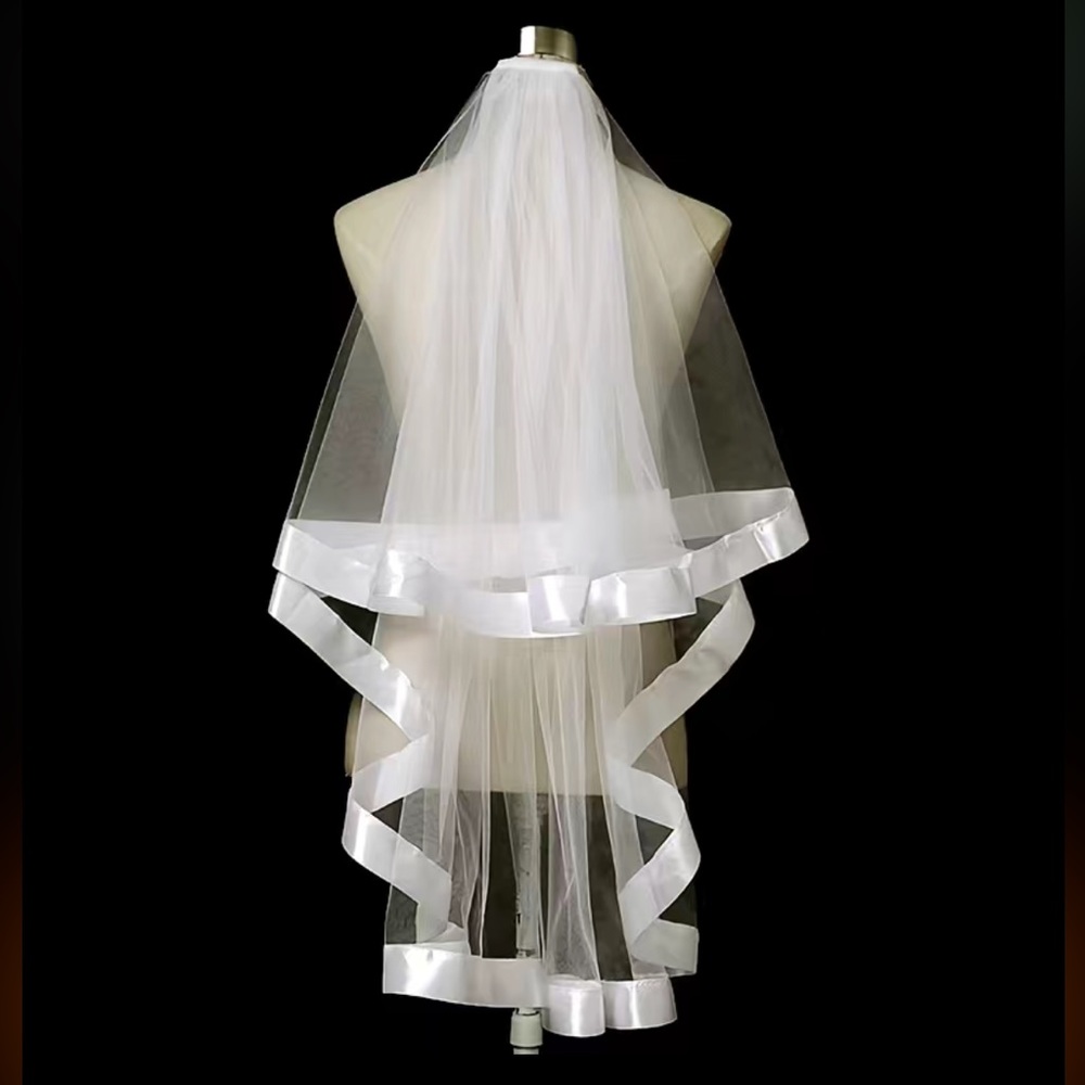 💕Wedding Bridal Veil short. Off white.
